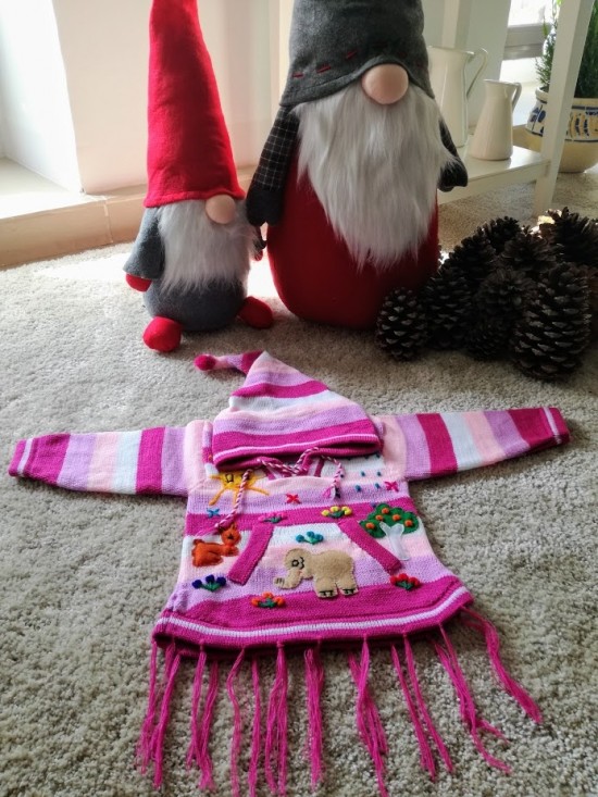 Gebreide jurkje met patches